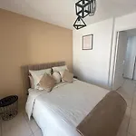Appartement Cosy Apartment, 1 Min Walk To Beach, Heart Of