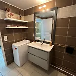 Cosy Apartment, 1 Min Walk To Beach, Heart Of דירה