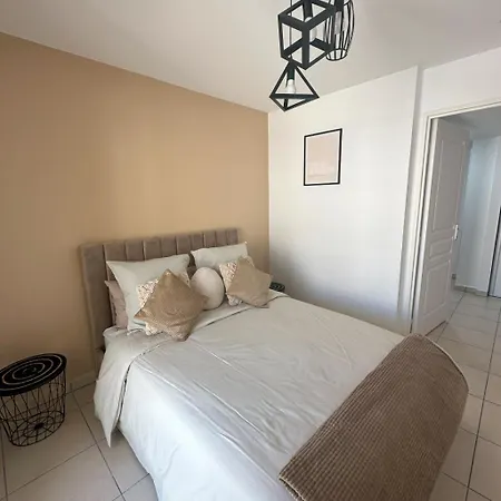 Daire Cosy Apartment, 1 Min Walk To Beach, Heart Of Juan-Les-Pins