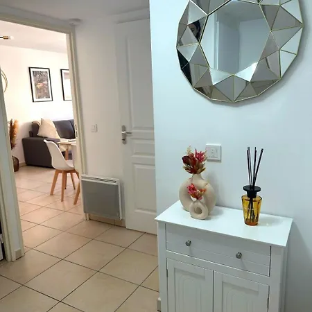 Cosy Apartment, 1 Min Walk To Beach, Heart Of דירה *