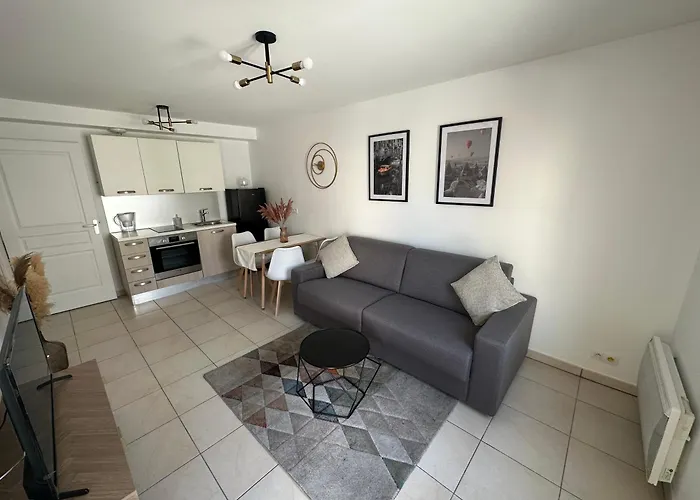 Apartment Cosy Apartment, 1 Min Walk To Beach, Heart Of Juan-Les-Pins *